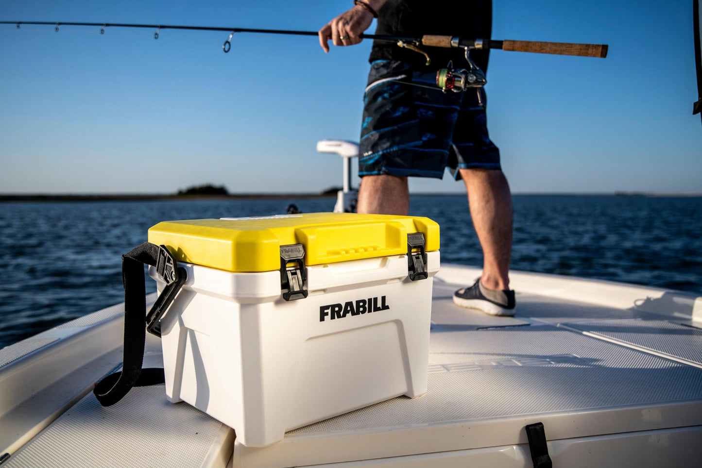 Frabill Magnum Bait Station 19 Quart Live Bait Well, White and Yellow